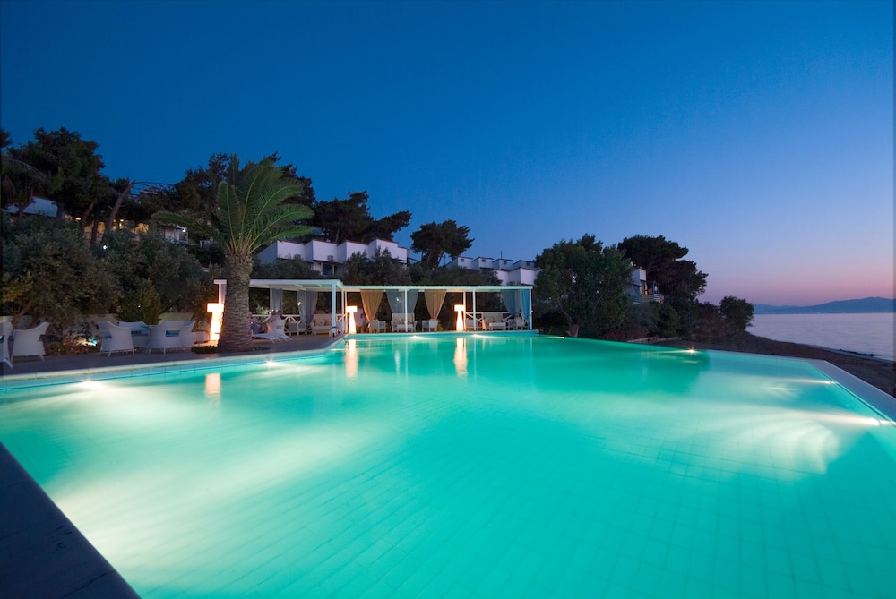 Venus Beach Hotel 33/64