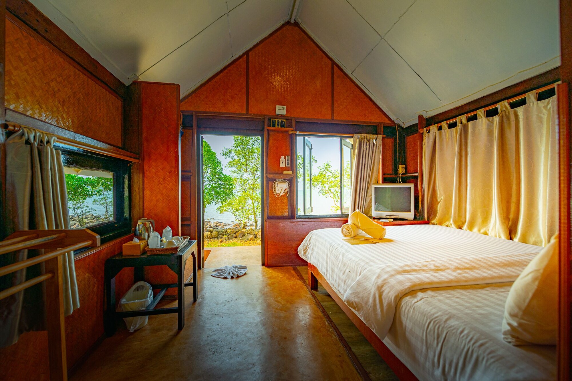Sakorn, Bungalow, Double Bed, Sea Side