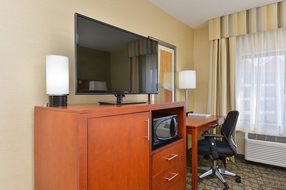 Hampton Inn Detroit Auburn Hills South 25/28