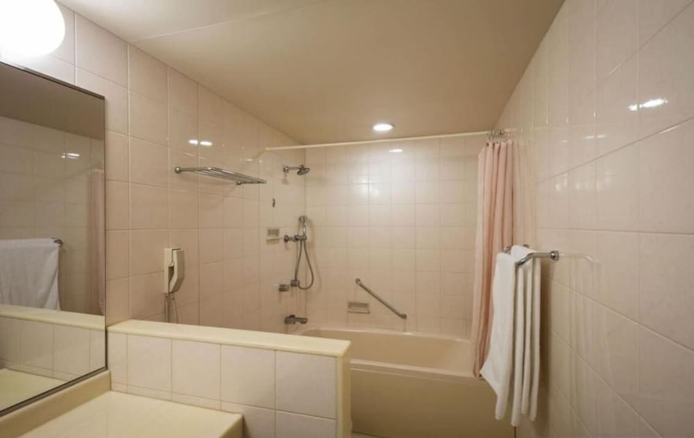 Luke Plaza Hotel 30/31