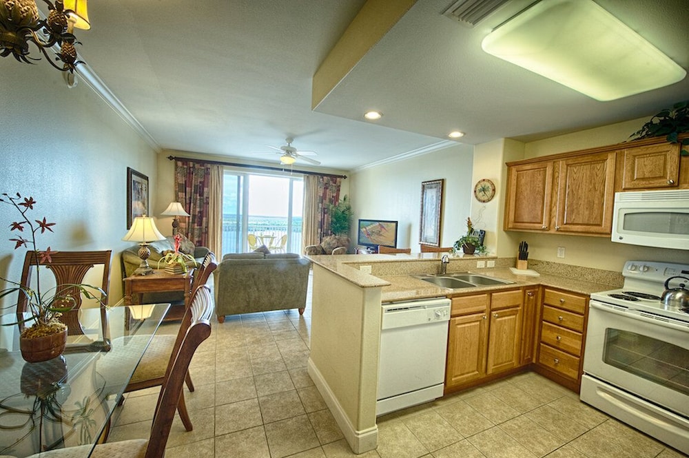 Blue Heron Beach Resort 8/70