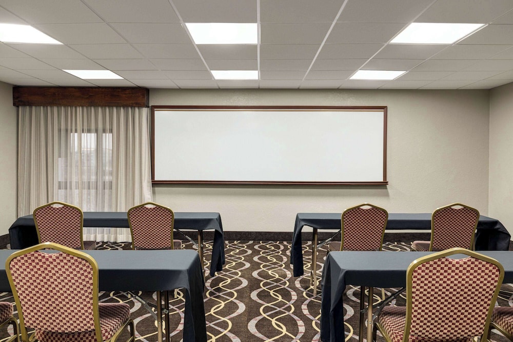 AmericInn by Wyndham Grand Rapids Airport North 49/62