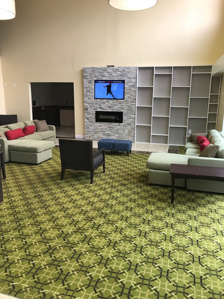 Days Inn & Suites by Wyndham Rochester Hills MI 21/31
