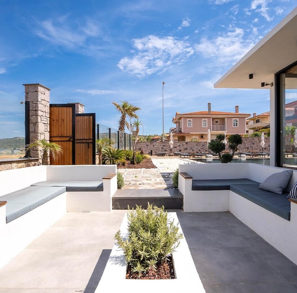 Leone Cunda Edition Otel(+12) 36/38