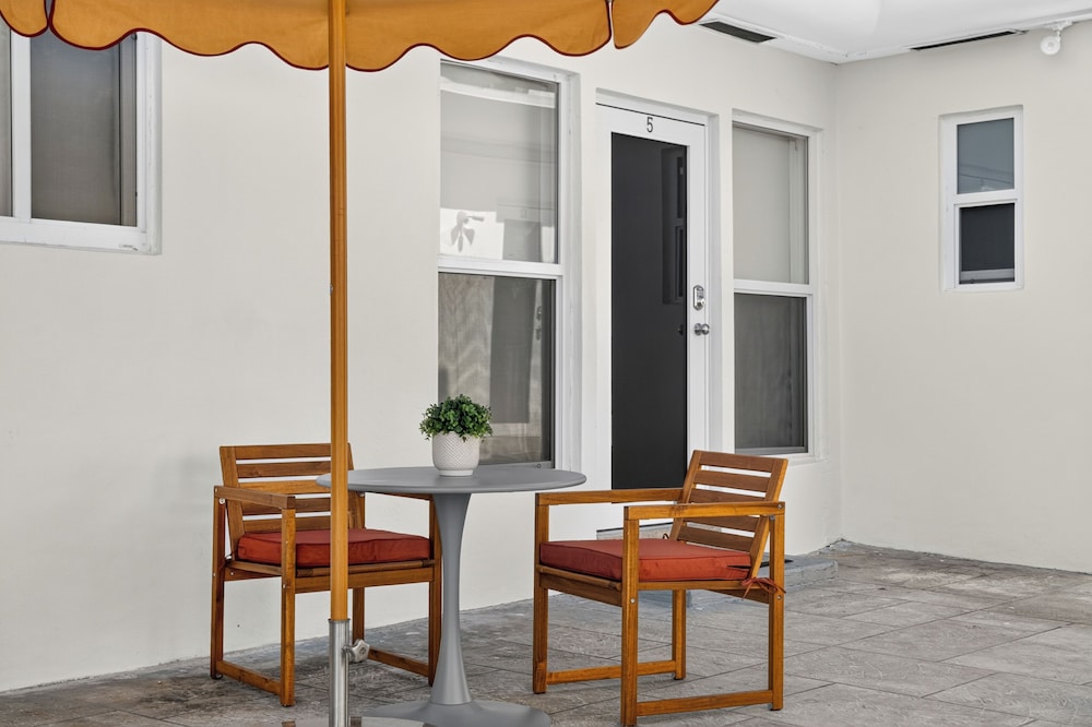 Tiana Beach Inn 33/48