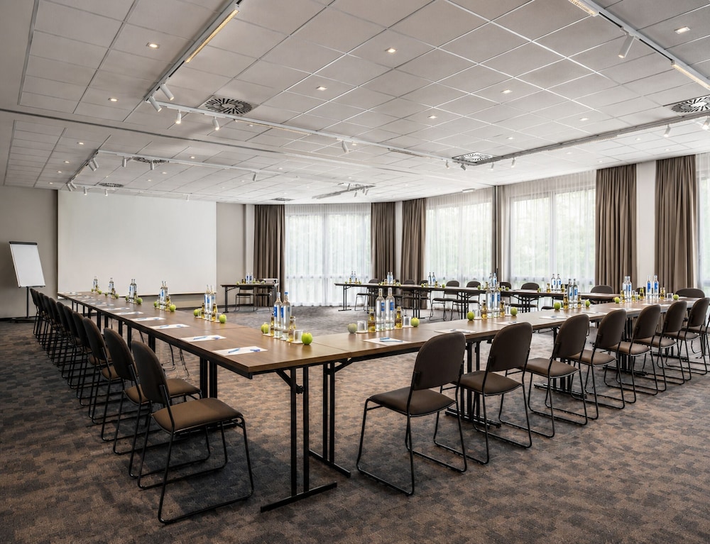 Vienna House Easy by Wyndham Frankfurt Airport 58/60