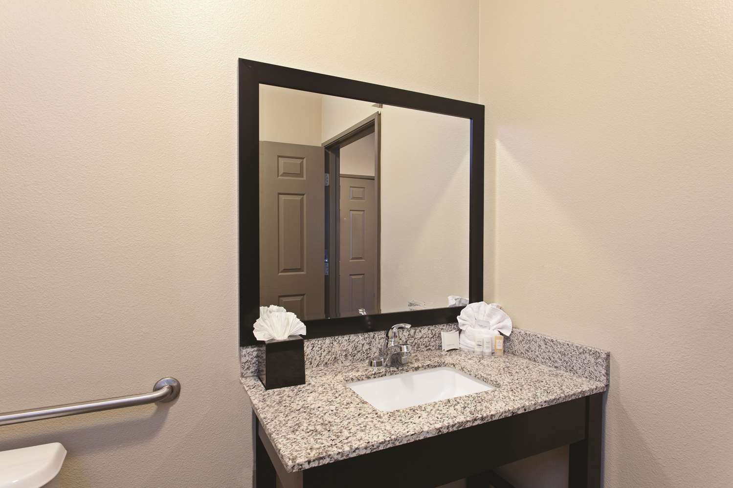 La Quinta Inn Suites Los Banos 35/35