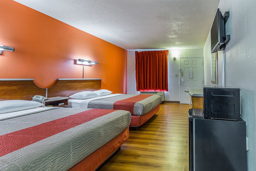Rodeway Inn Mount Vernon, IL 17/32