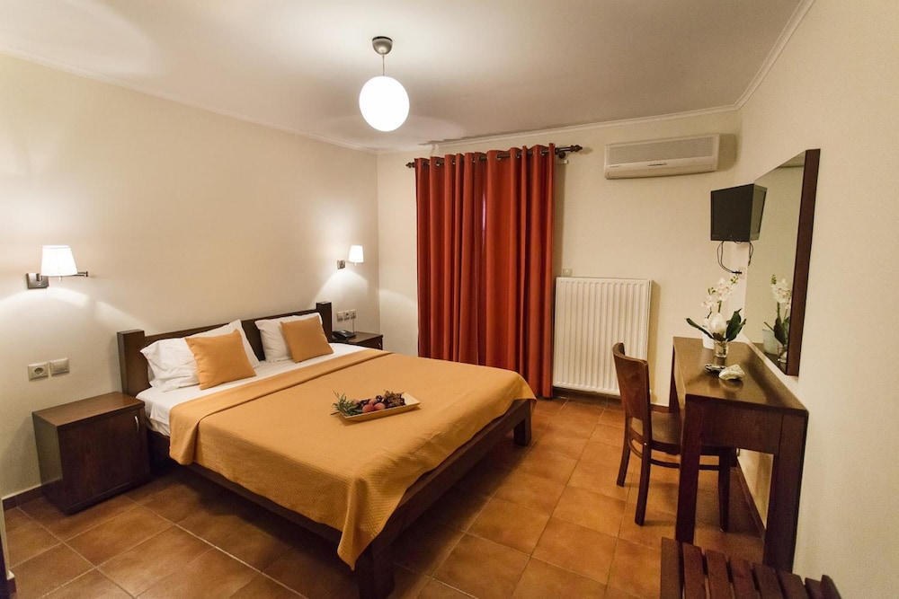 Morfeas Hotel 8/50