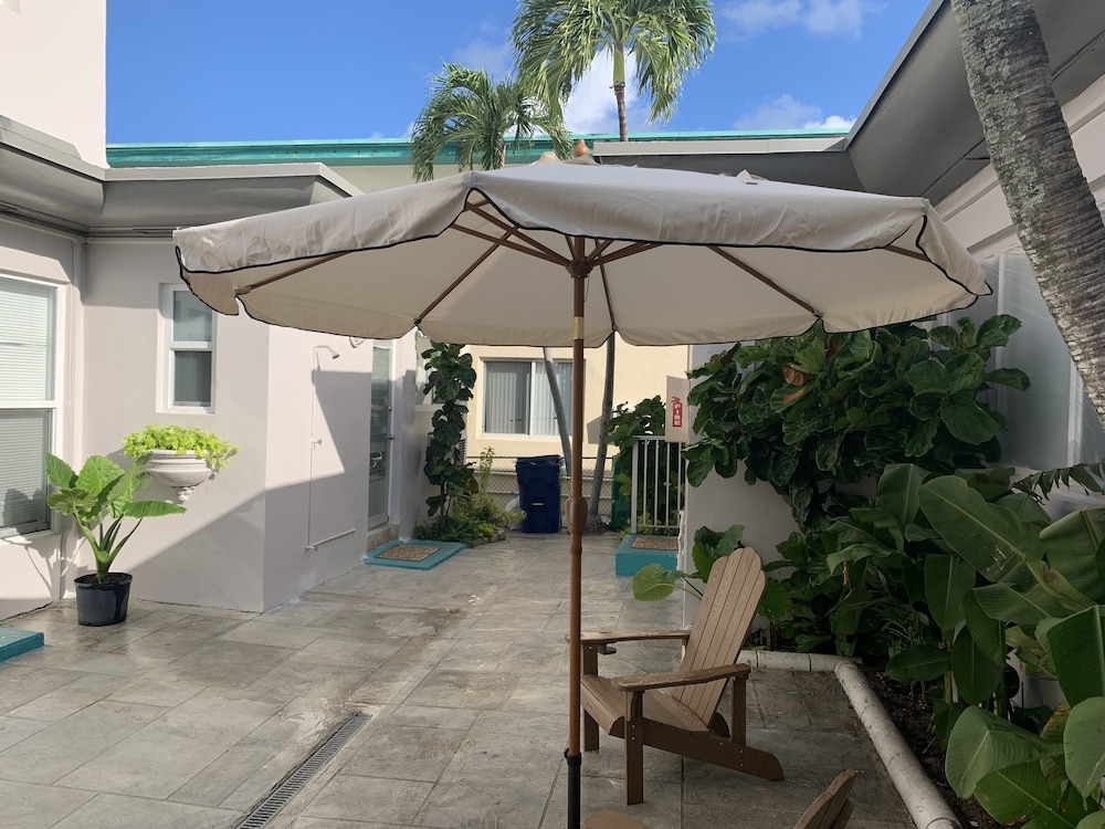 Tiana Beach Inn 43/48