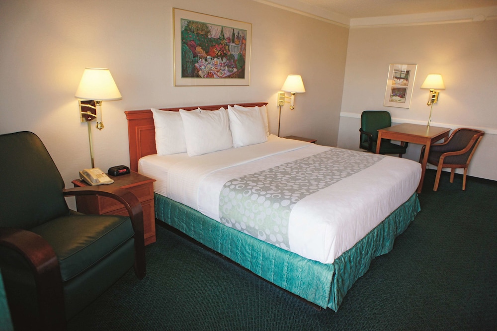 Days Inn by Wyndham Reno 30/47