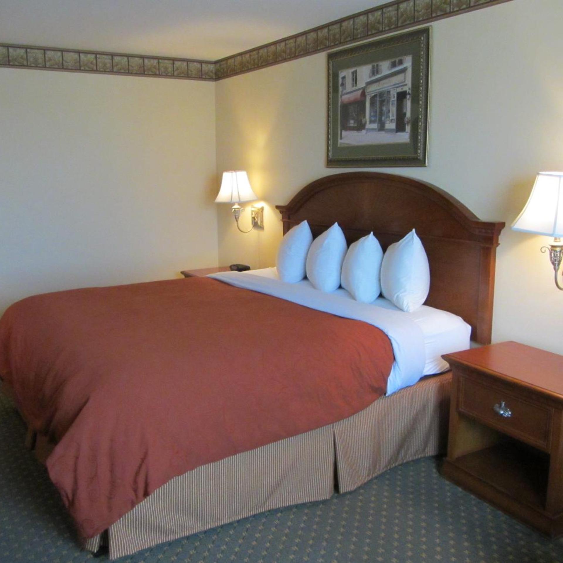 ROOM, KING BED