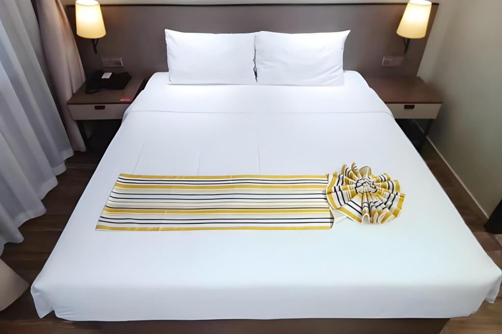 Home Inn Plus (Dali Ancient City South Gate) 35/42