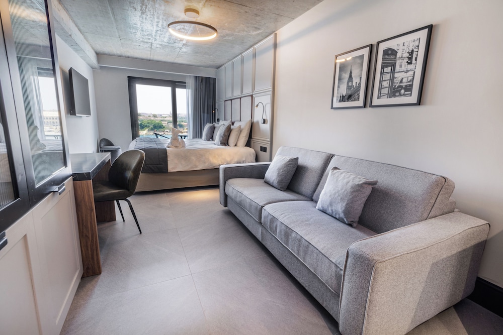 The Londoner Hotel Sliema 38/58