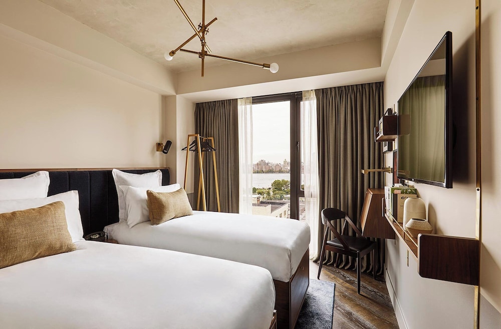 COZY, TWIN BEDS