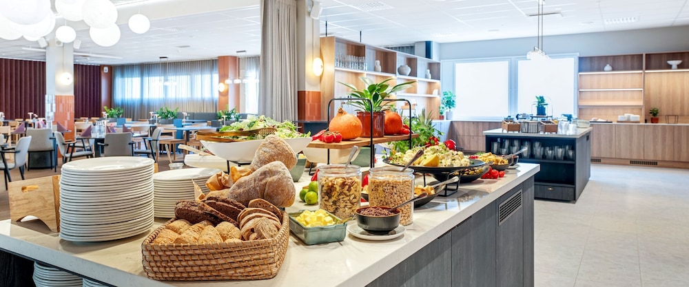 restaurant cafeteria