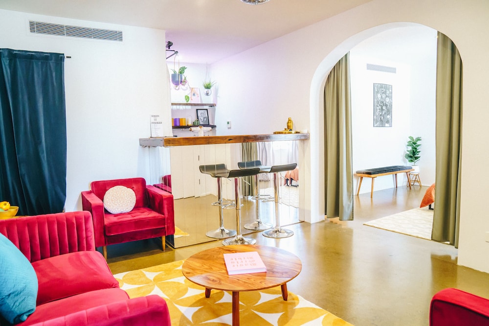 The Pink Hotel Coolangatta 30/50