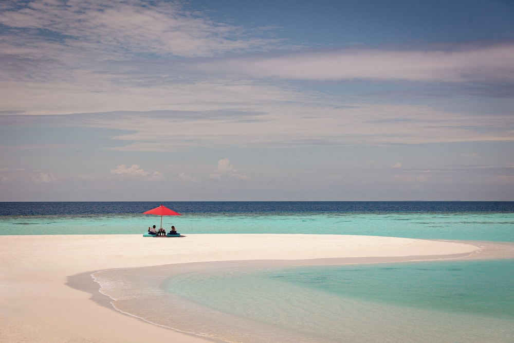 NH Collection Maldives Havodda Resort 76/81