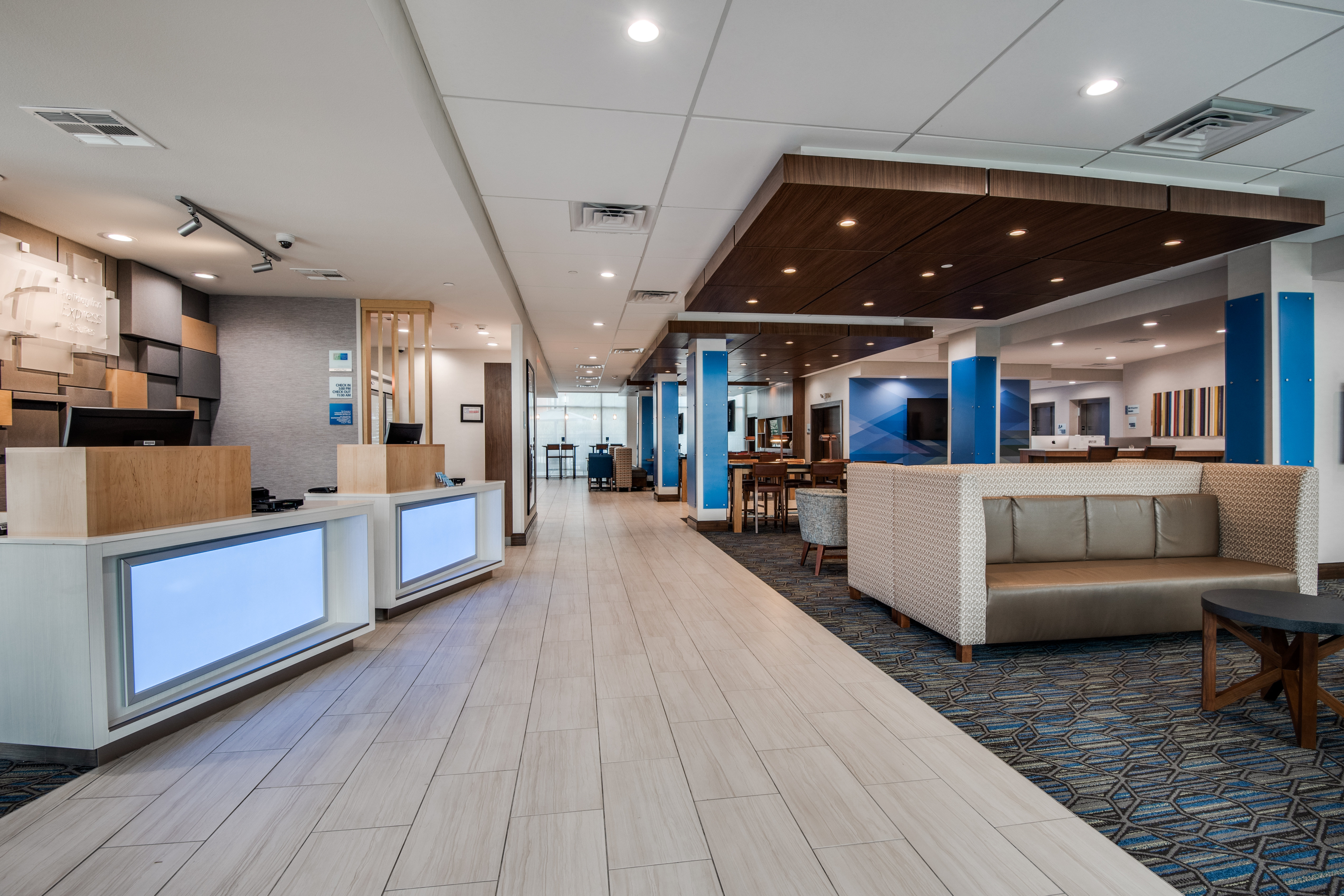 Holiday Inn Express And Suites Dallas North Addison 4/64