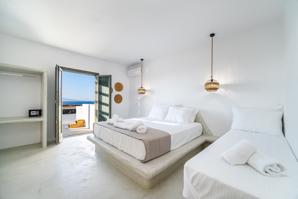 Amethyst Exclusive Suites Oia 32/72