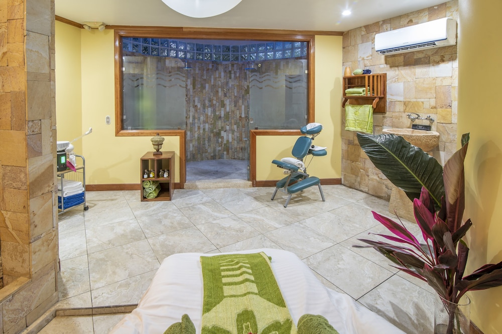 Hotel Casa Roland Golfito (ex Casa Roland Marina Resort) 27/72