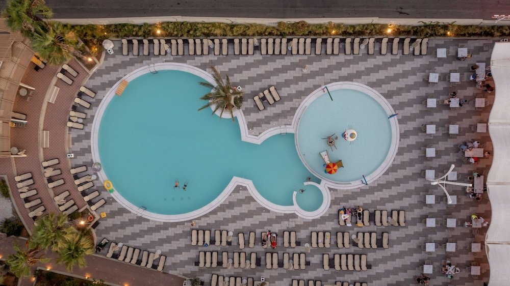 Star Beach Village Hotel 67/70