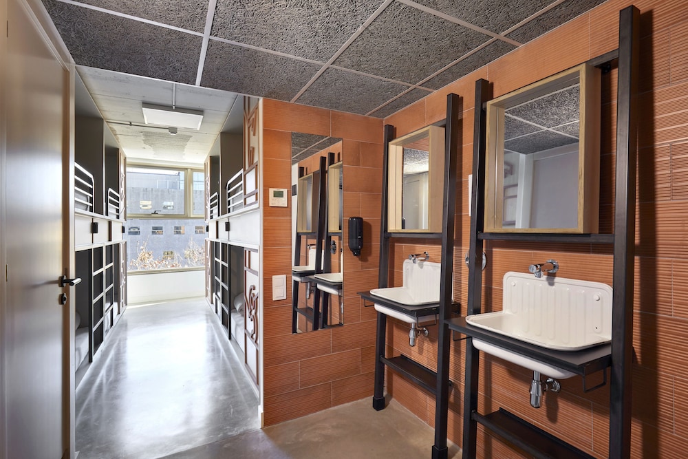Unite Hostel Barcelona 49/50