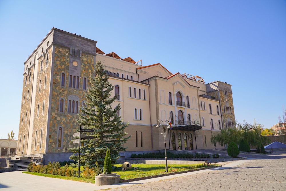 CAUCASUS HOTEL 69/74