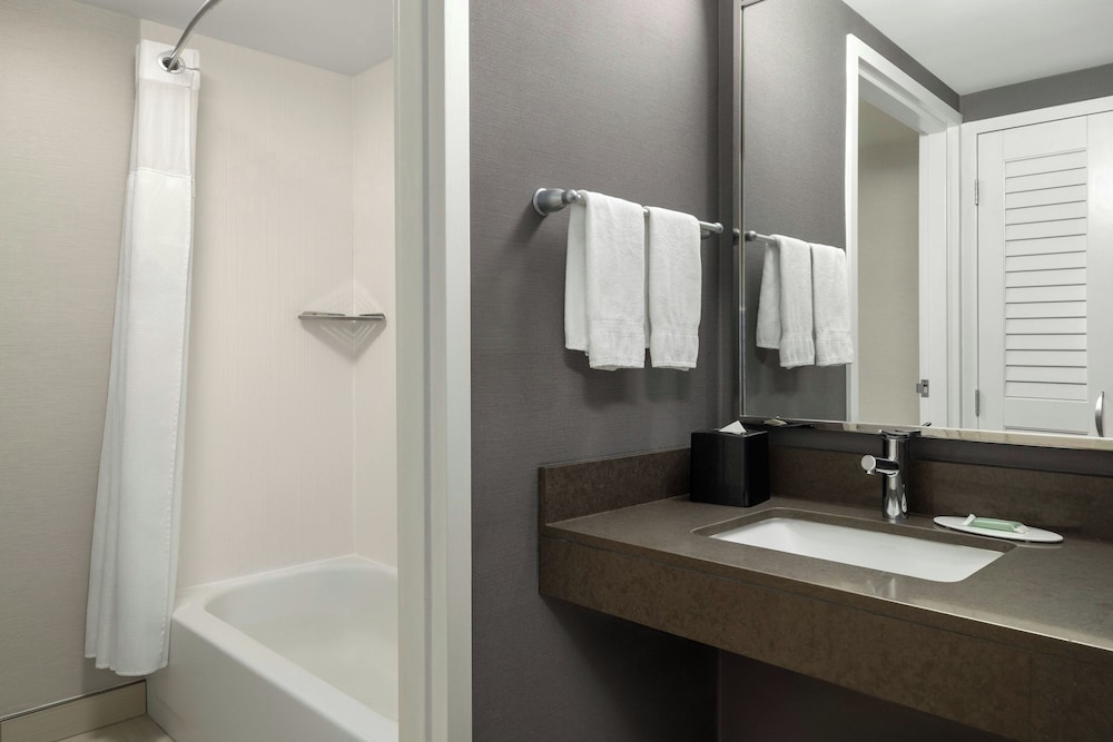 Courtyard by Marriott Beckley 63/64
