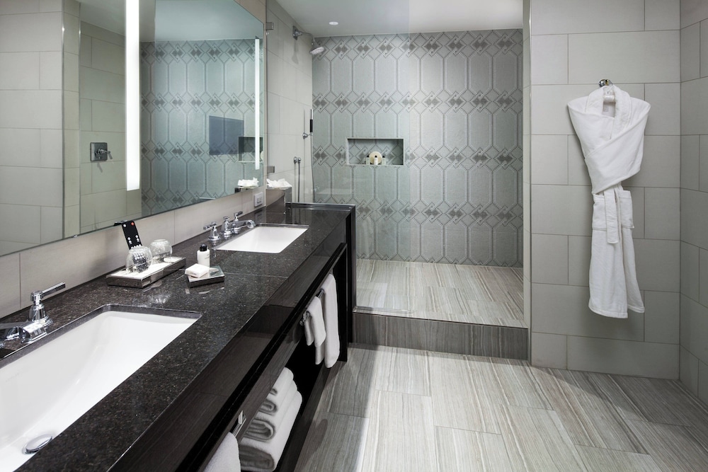 جناح ديلوكس بسرير كينج بغرفة نوم واحدة، The St. Anthony A Luxury Collection Hotel San Antonio 4/5
