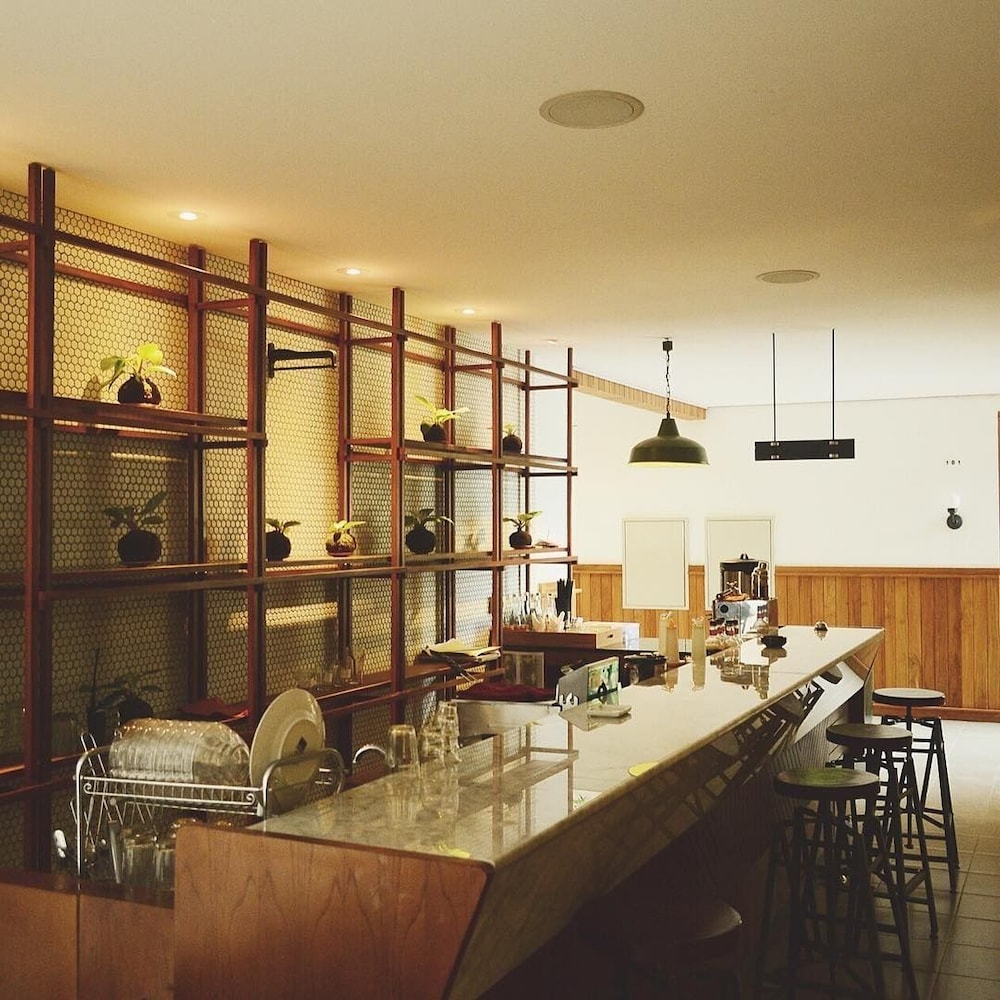 Oliver's Hostelry 20/26