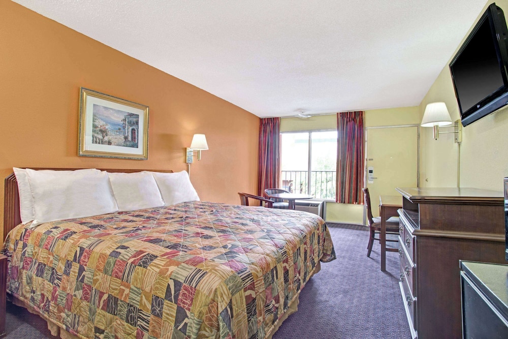 Days Inn By Wyndham Benson 11/33