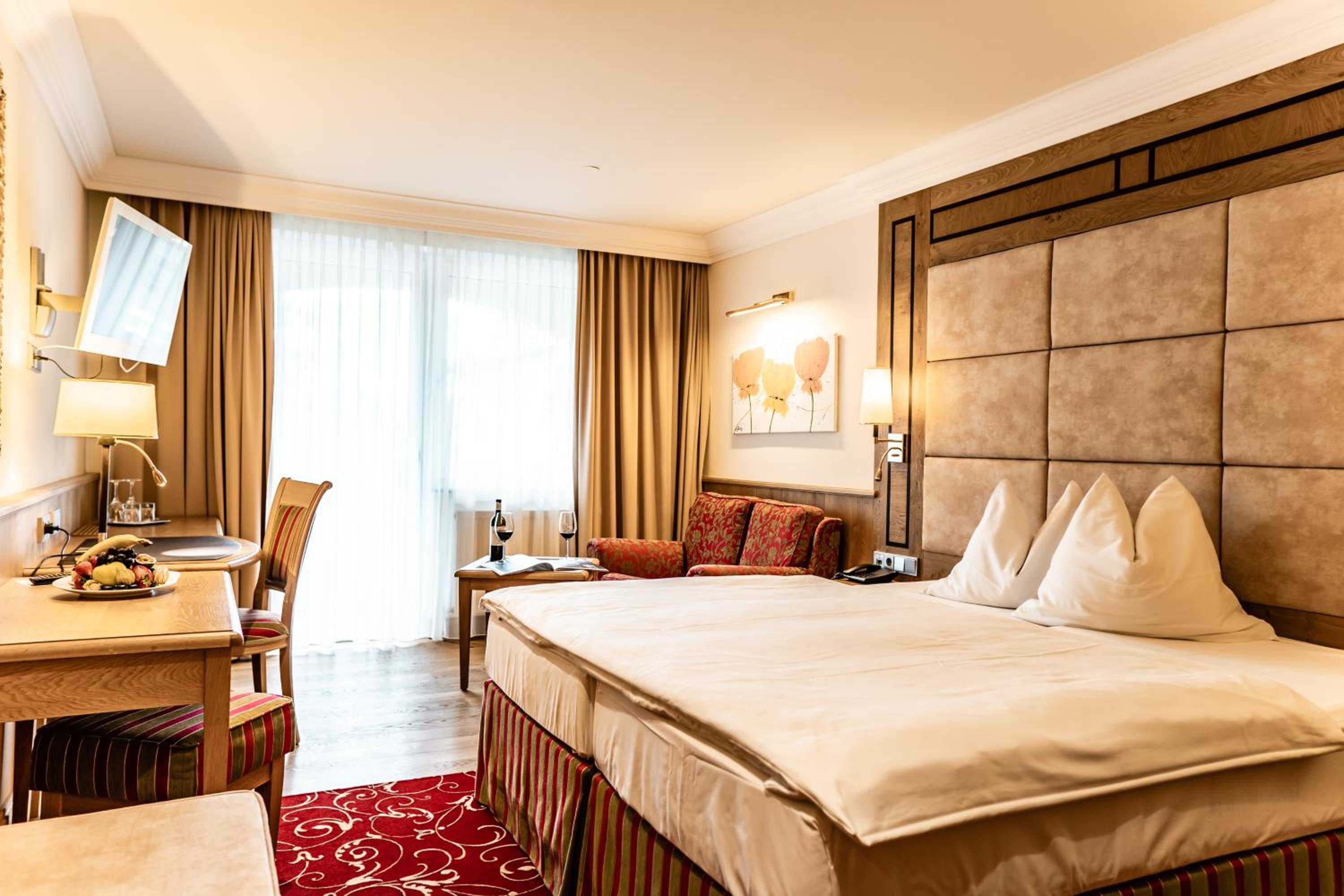 Room, Triple, Single Bed, Street View