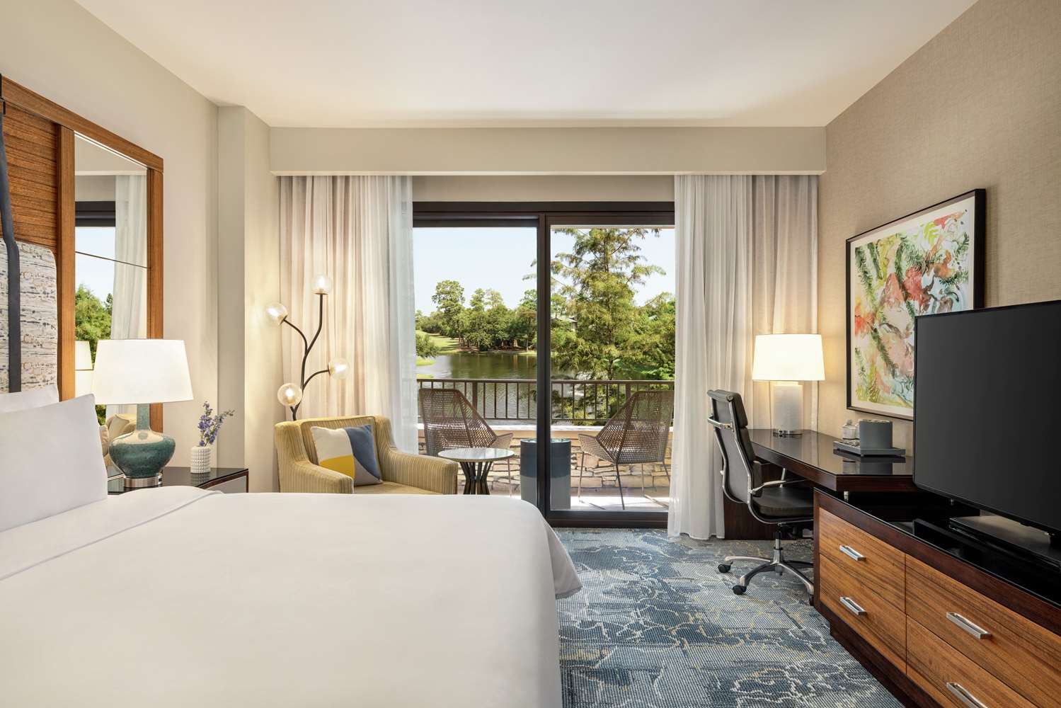 Suite, King Bed, Patio