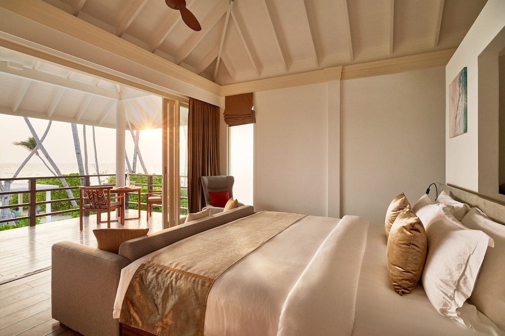 4 Bedrooms, Beach, Residence, 3 King Beds, Single Bed, with Pool
