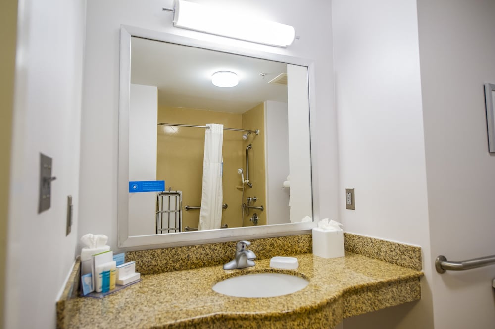 Hampton Inn South Kingstown-Newport Area 25/59