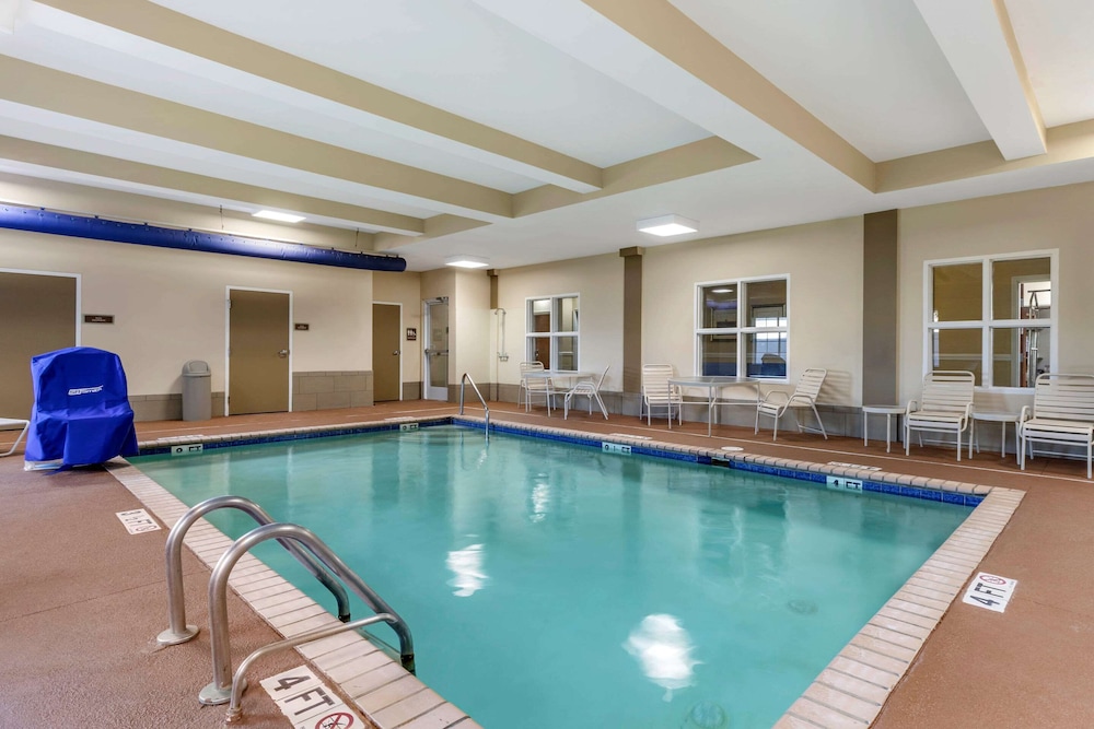 Comfort Inn & Suites Orangeburg 23/36