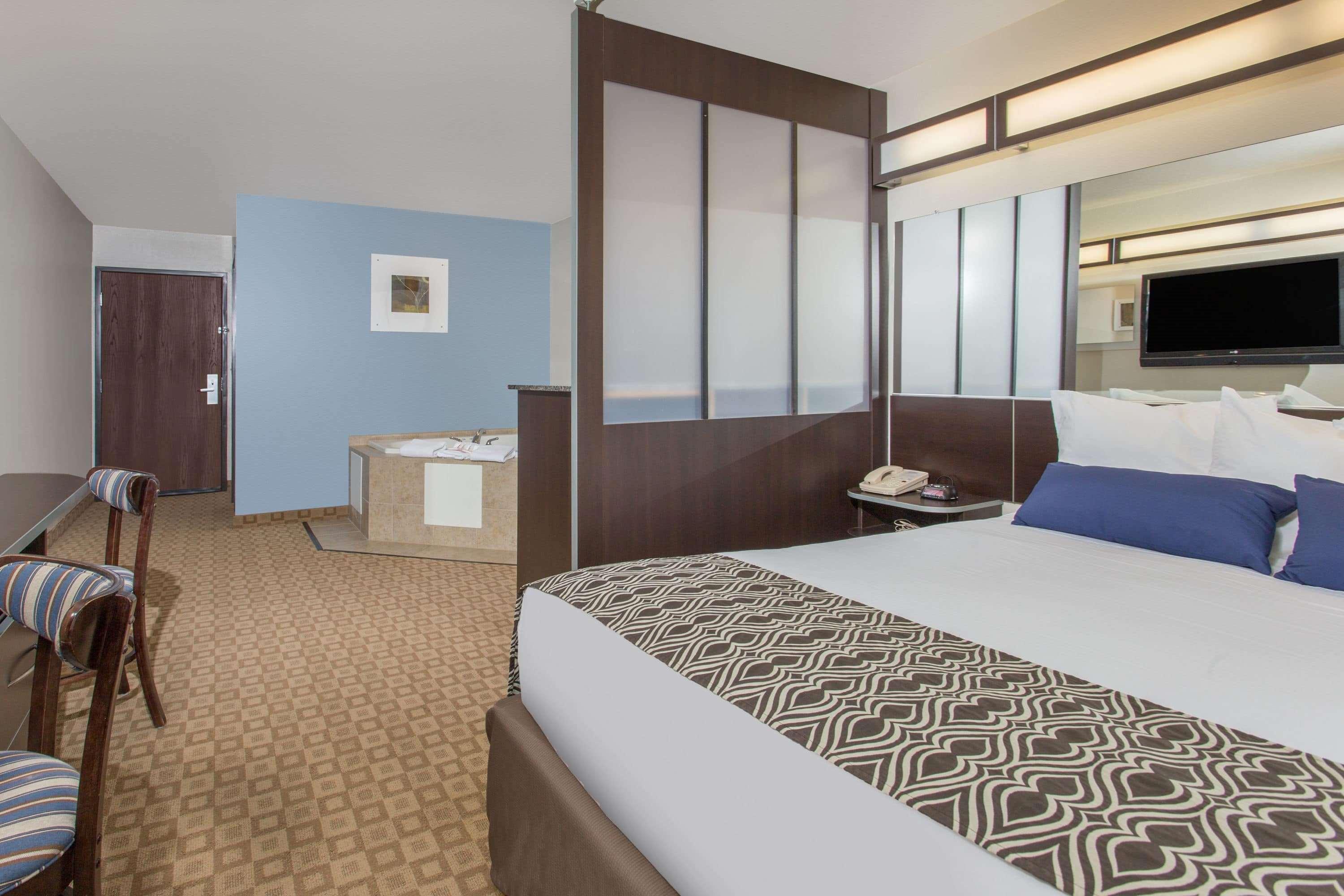 Deluxe, Studio, Suite, Queen Bed