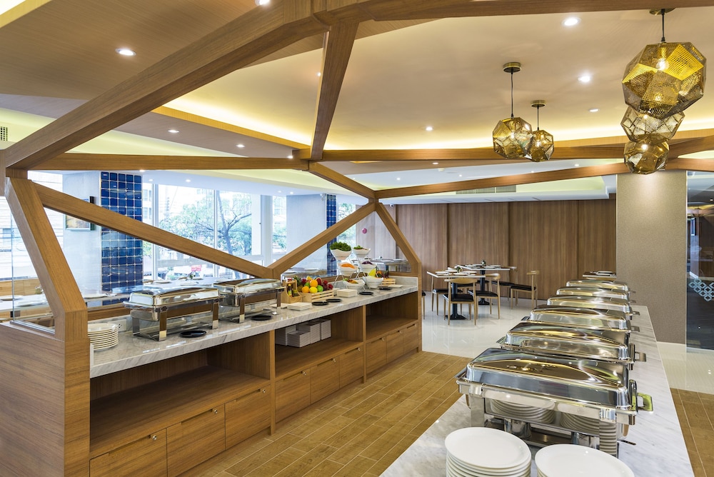 Zircon Hotel 46/53