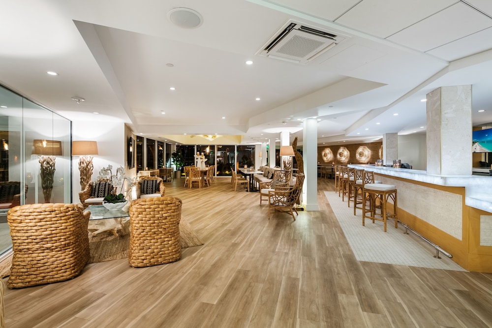 Beachcomber Oceanfront Resort Villas 56/71