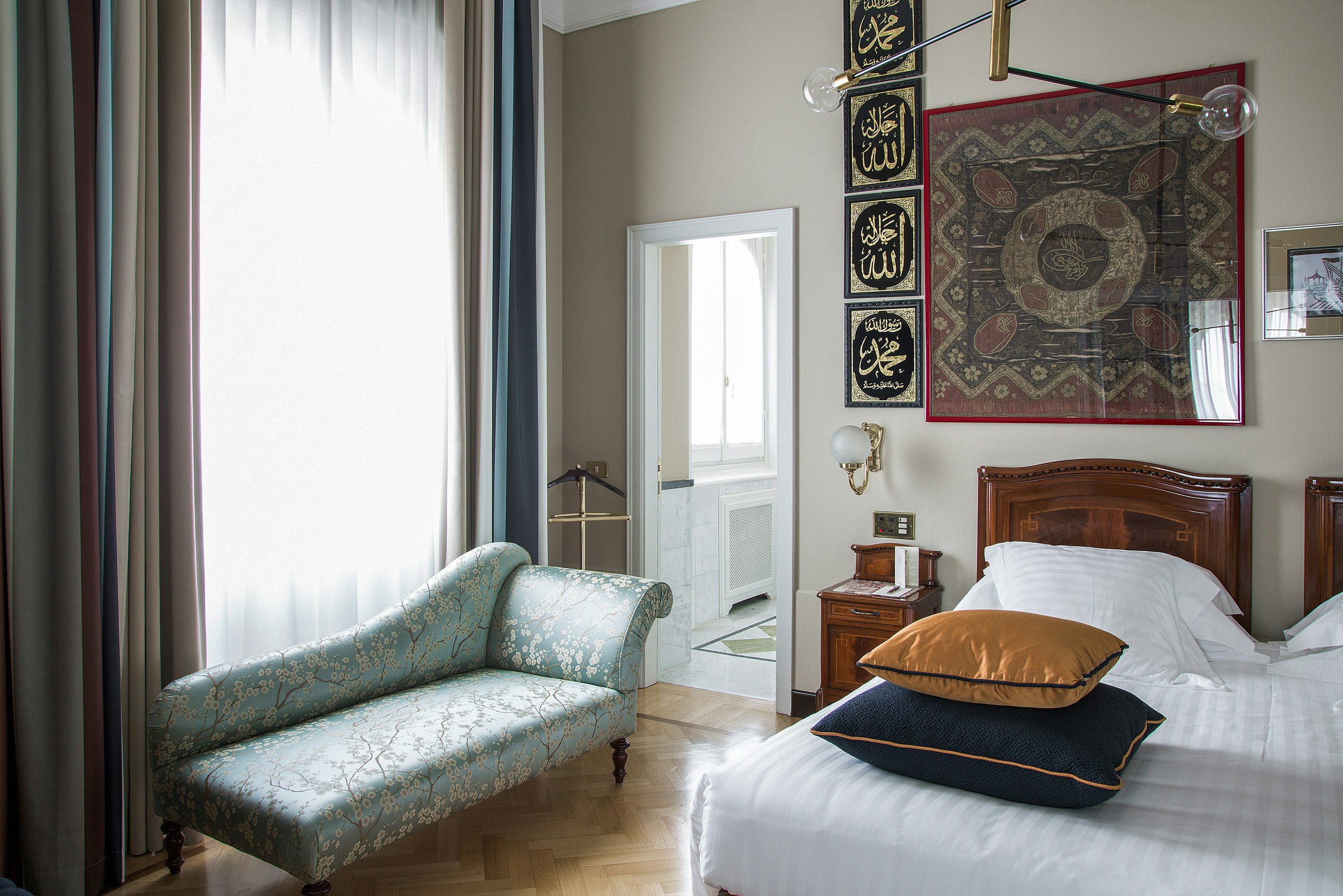 DELUXE, SUITE