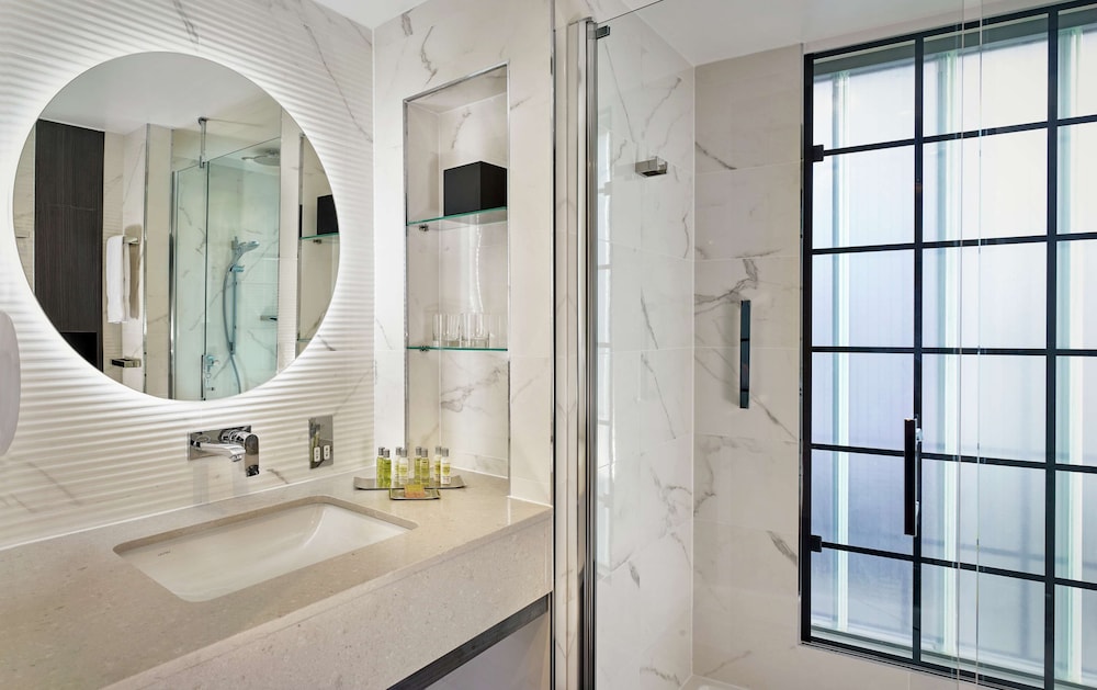 DoubleTree by Hilton London West End 27/71