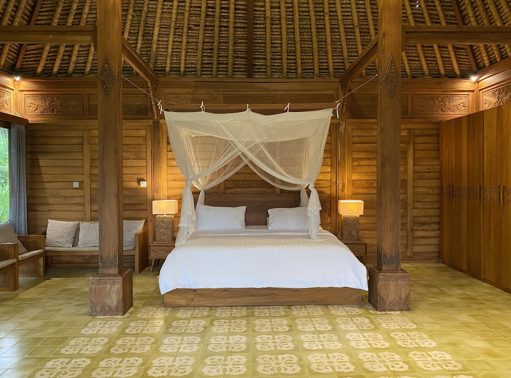 PRIVATE, FAMILY, BUNGALOW