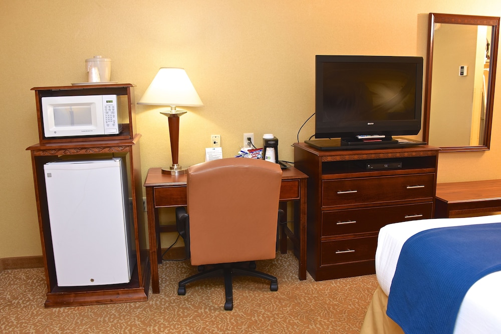 Holiday Inn Express Suites St Louis West Fenton 55/65