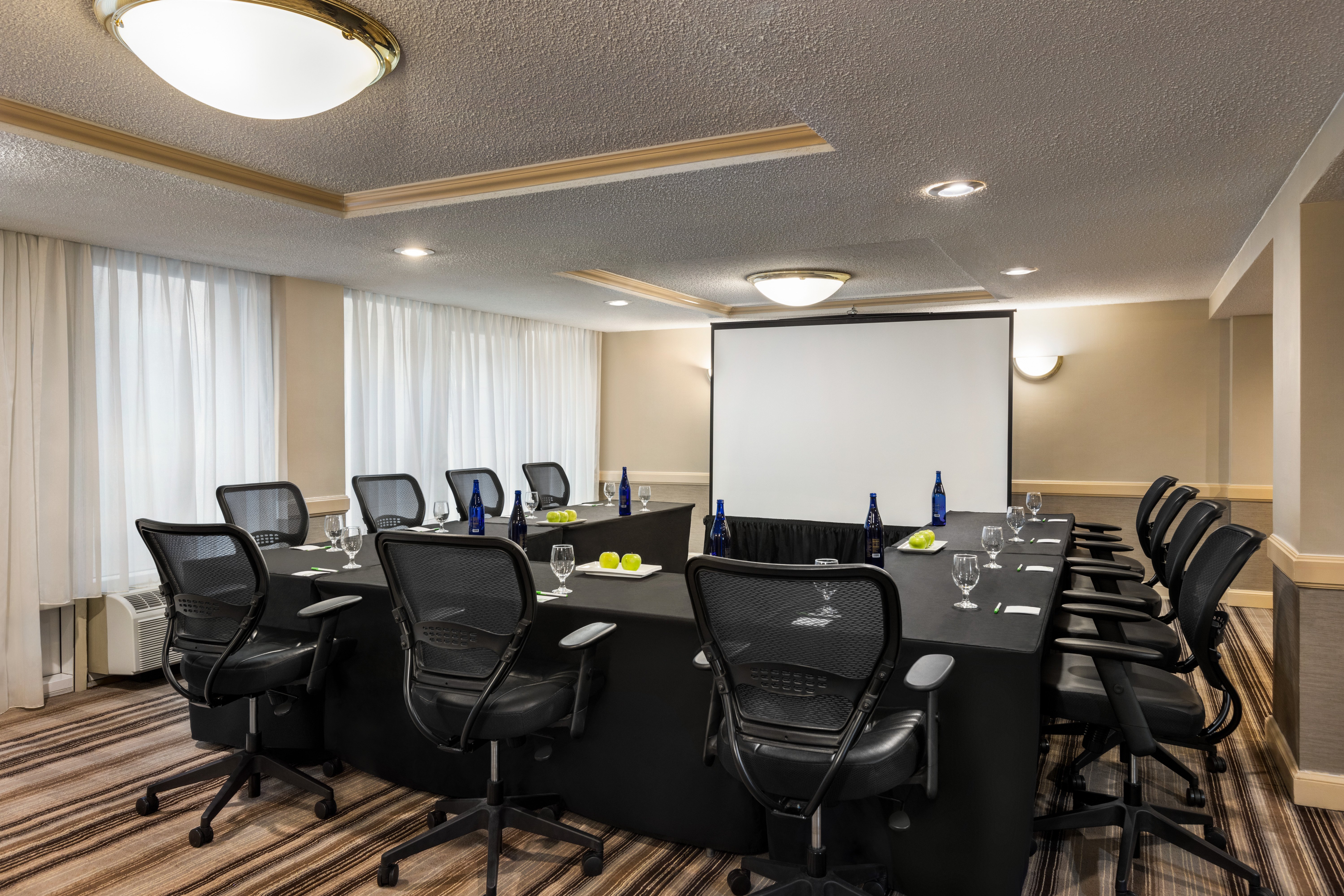Holiday Inn Gaithersburg 15/23