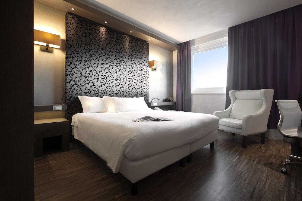 Comfort, Queen Bed