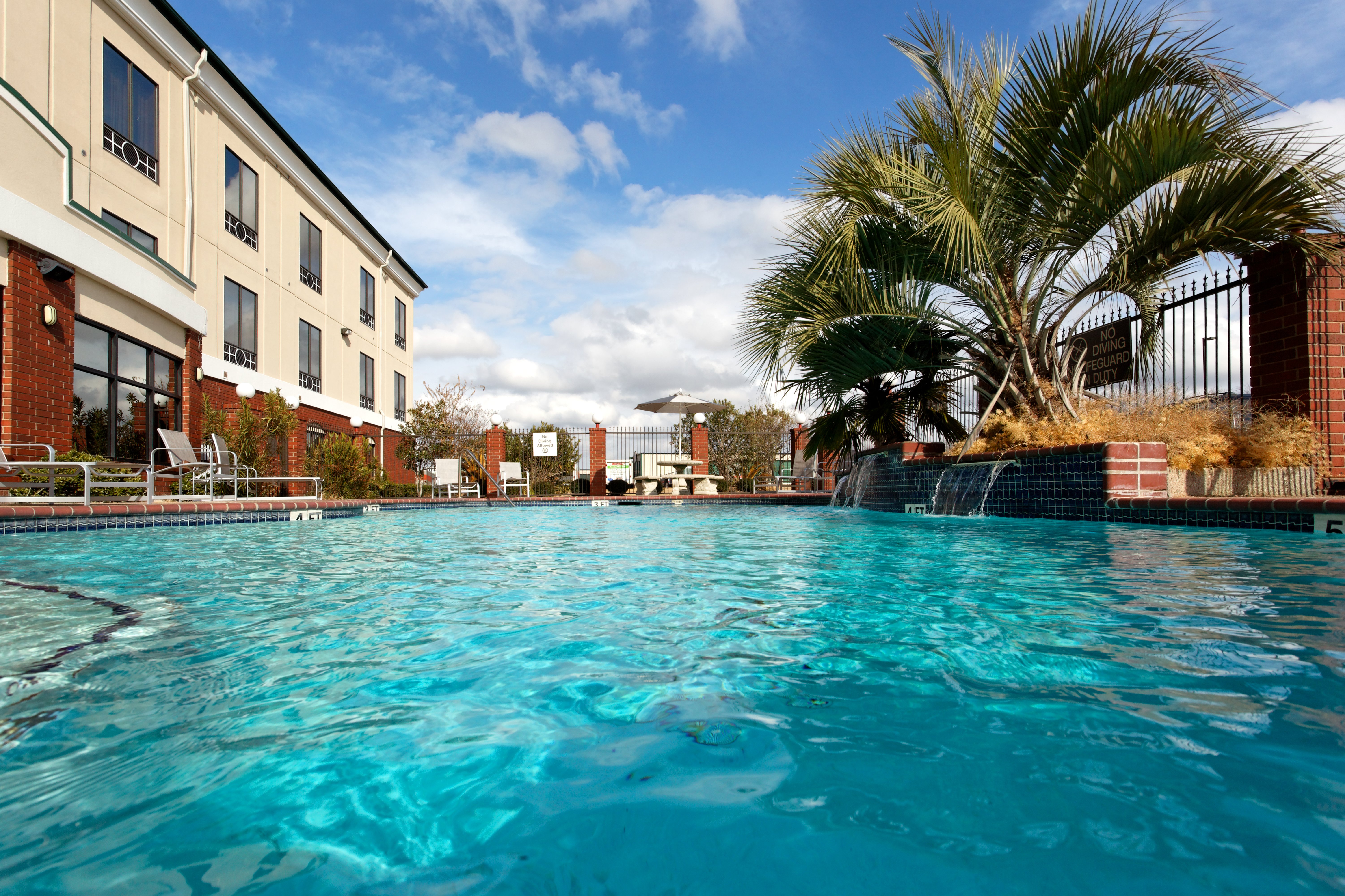 Holiday Inn Express Crockett 67/67
