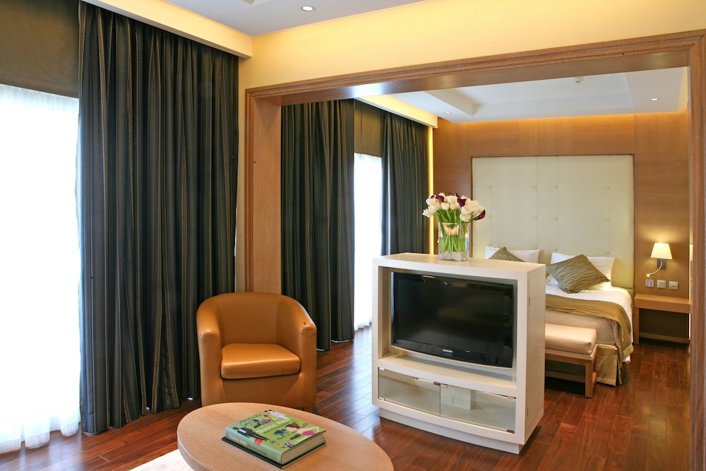 Crowne Plaza Limassol 38/75