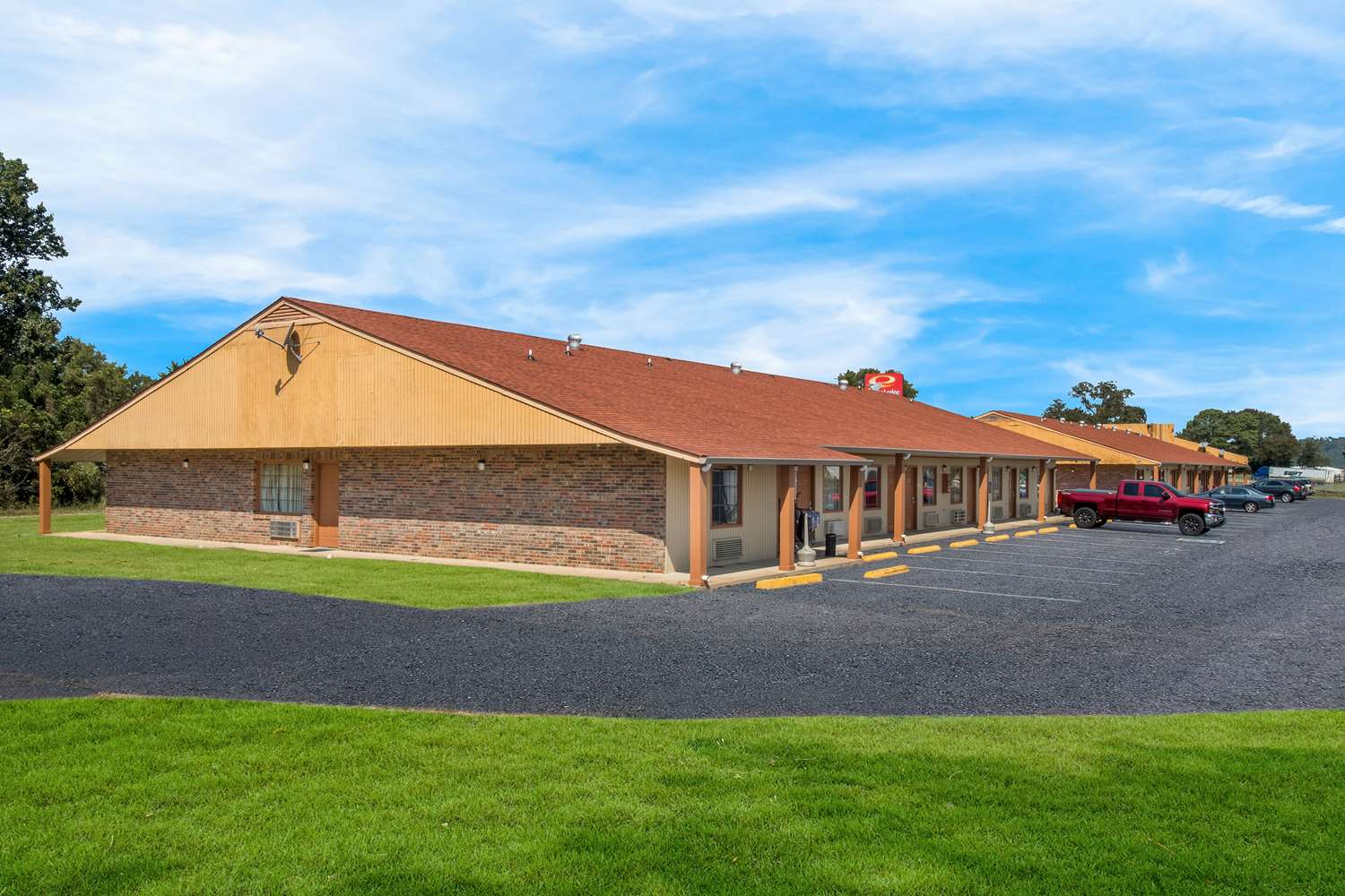 Econo Lodge Cornersville I-65 4/46