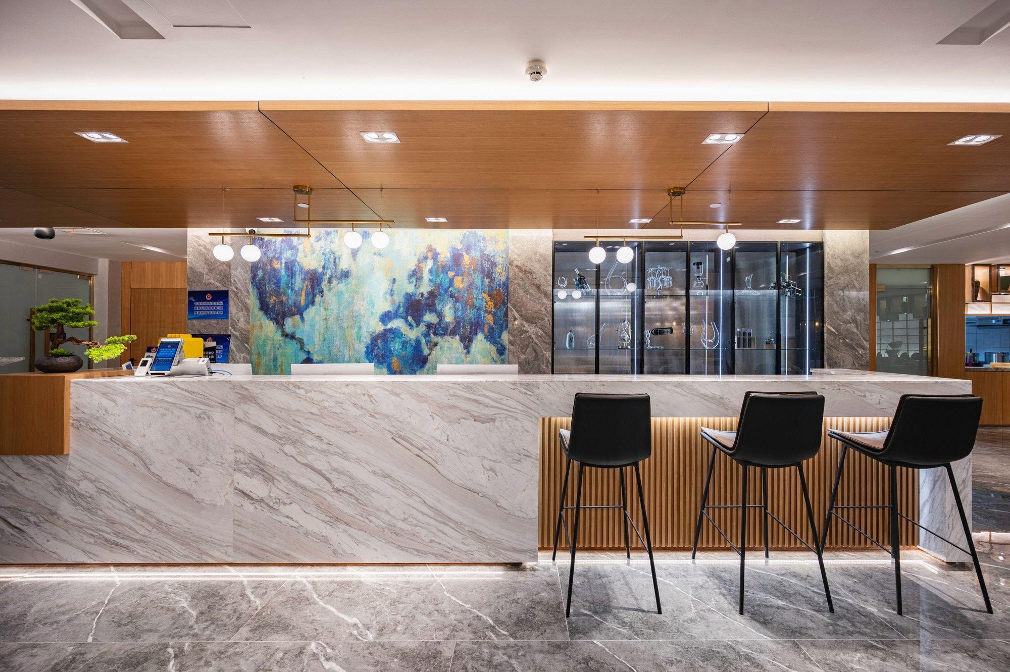 Super 8 Hotel (Beijing Sanlitun Taikoo Li Tuanjiehu Subway Station) 5/23